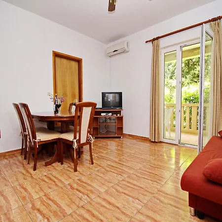 Veselka, - One Bedroom With Terrace And Garden View 6